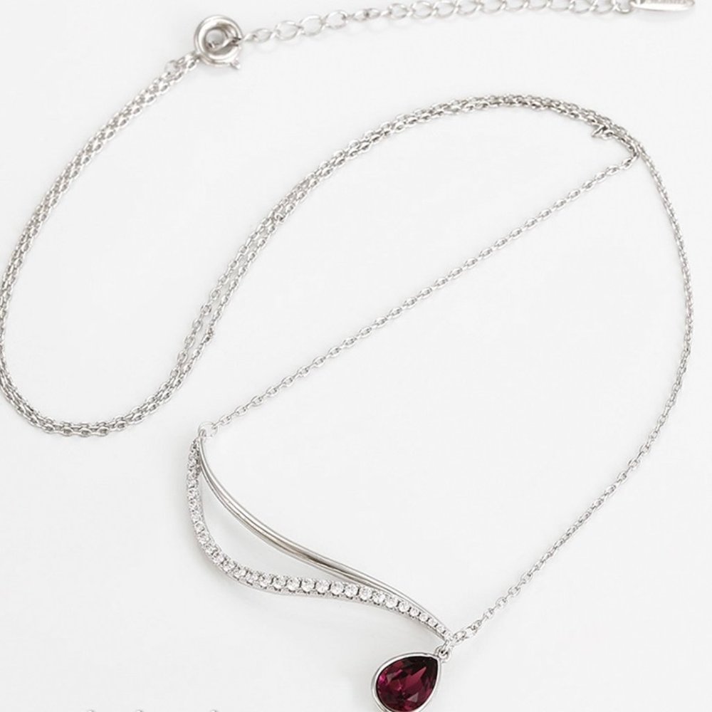 Gorgeous Swarovski Wave Necklace - Picture 8 of 14